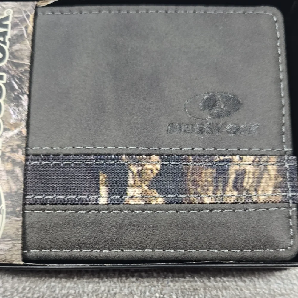 Mossy Oak Gray Bi‑Fold Wallet – Camo Stripe